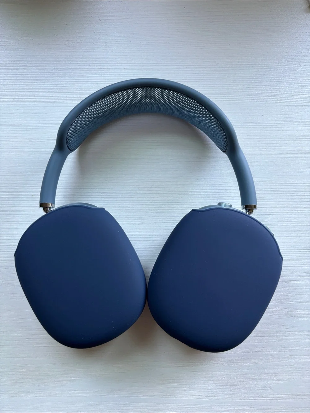 Apple Airpods Max in Blue - Picture 11 of 14